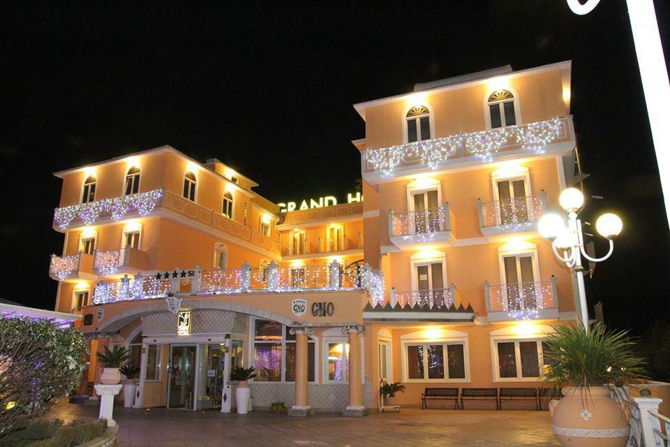 אטנה לוקאנה Grand Hotel Osman & Spa E Ristorante Il Danubio מראה חיצוני תמונה